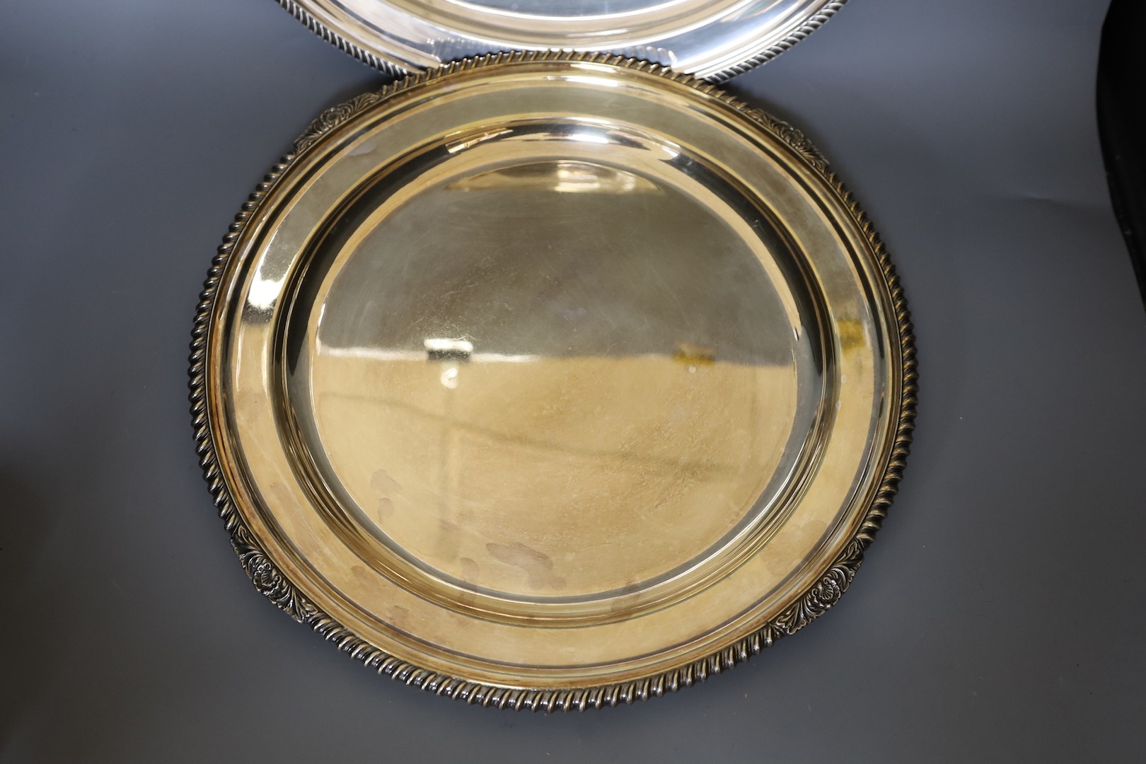 A silver plated tray, an oval plated serving dish and two silver plated mugs. Largest 41cm